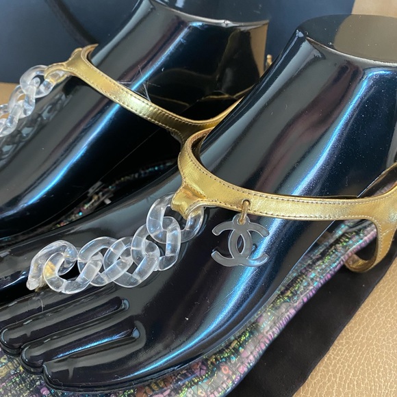 Chanel❌ On HOLD❌ DO NOT BUY‼️Thong T-strap Sandals - Picture 2 of 7